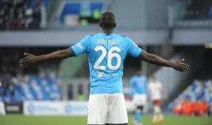 Kalidou Koulibaly trong màu áo Napoli, trung vệ được Spalletti lựa chọn vào đội hình xuất sắc nhất của ông