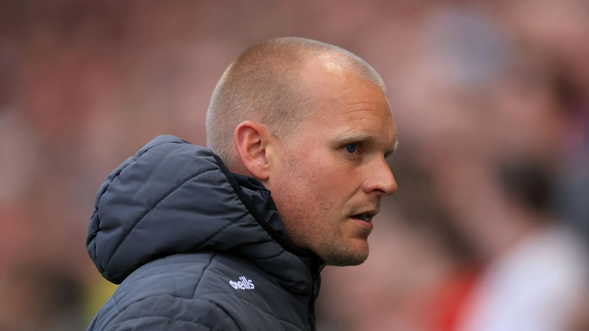 Liam Manning, HLV Norwich City đang chịu áp lực do khởi đầu kém tại Championship sau khi để mất Borja Sainz