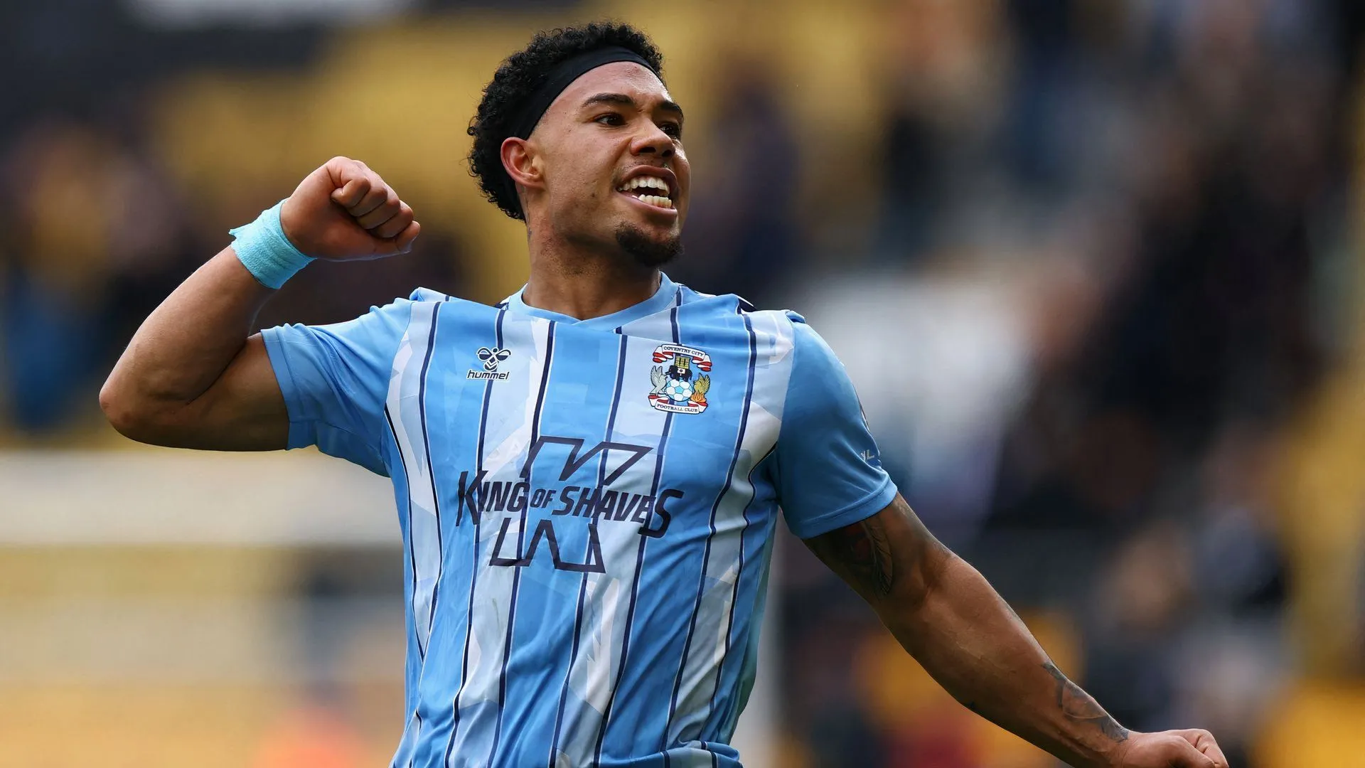 Milan Van Ewijk trong màu áo Coventry City, hậu vệ phải tấn công mạnh mẽ