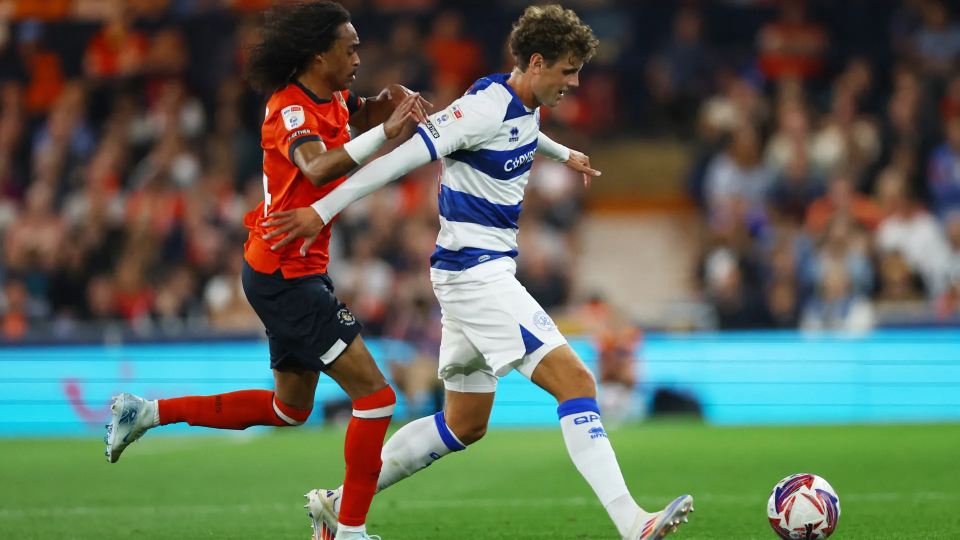 Nicolas Madsen thi đấu cho QPR, tiền vệ tấn công người Đan Mạch tỏa sáng tại Championship