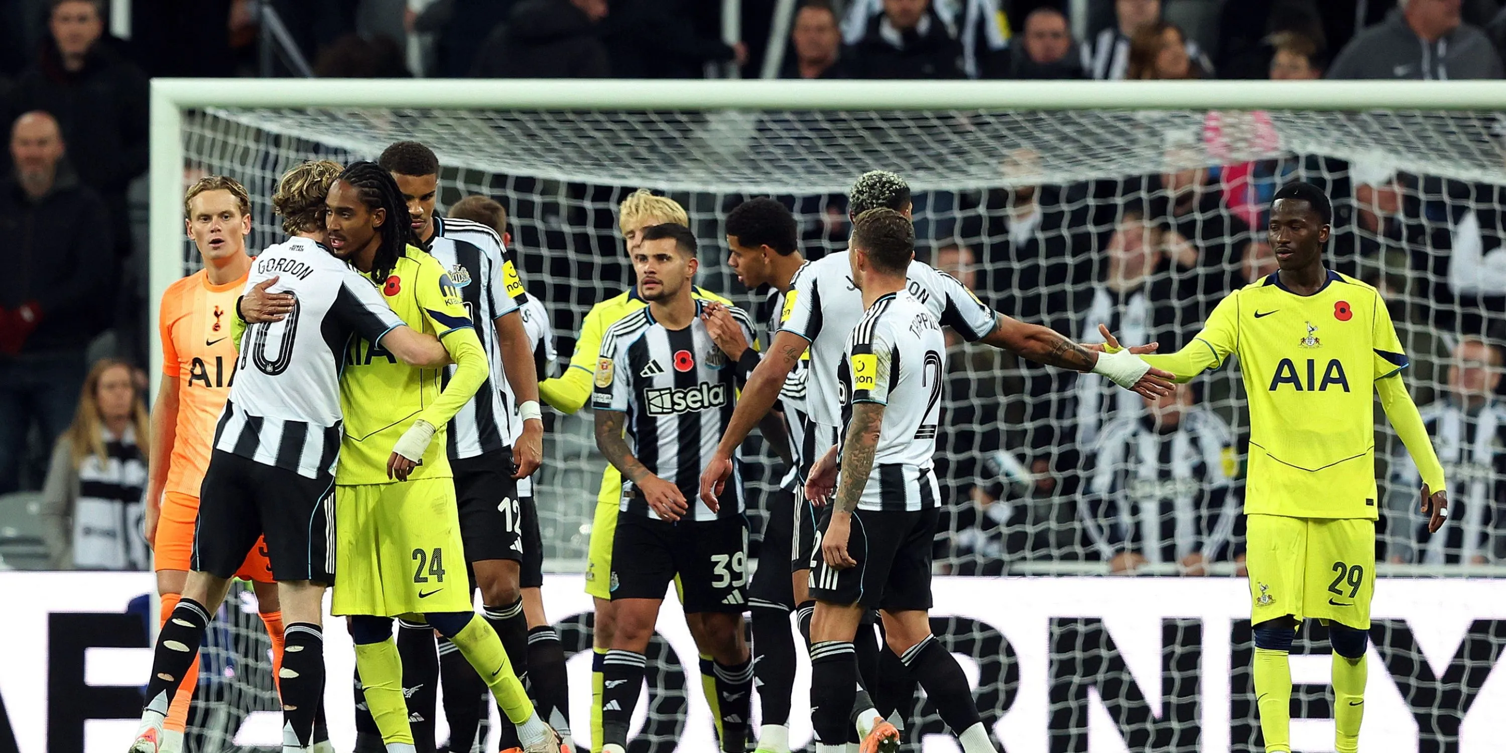 Pape Sarr trở lại sau chấn thương nhưng gặp khó trước Newcastle