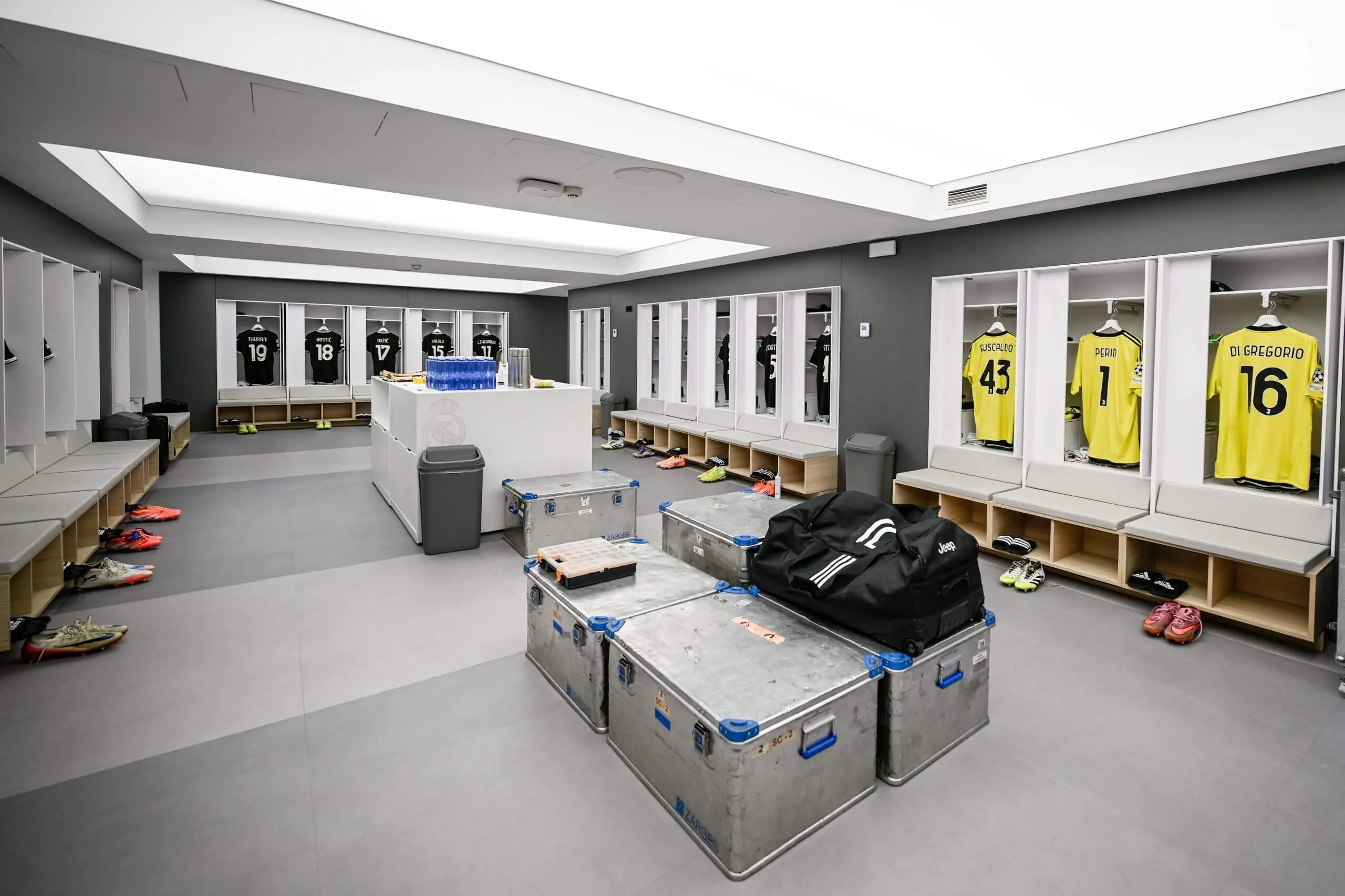 Phòng thay đồ của Juventus khi tới làm khách trên sân Bernabeu của Real Madrid