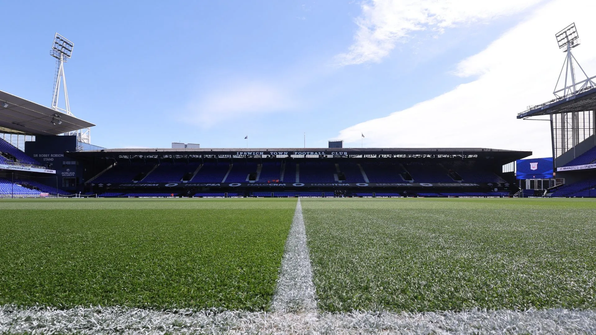 Portman Road, mái ấm của Ipswich Town, nơi ghi dấu những bước tiến gần đây của câu lạc bộ